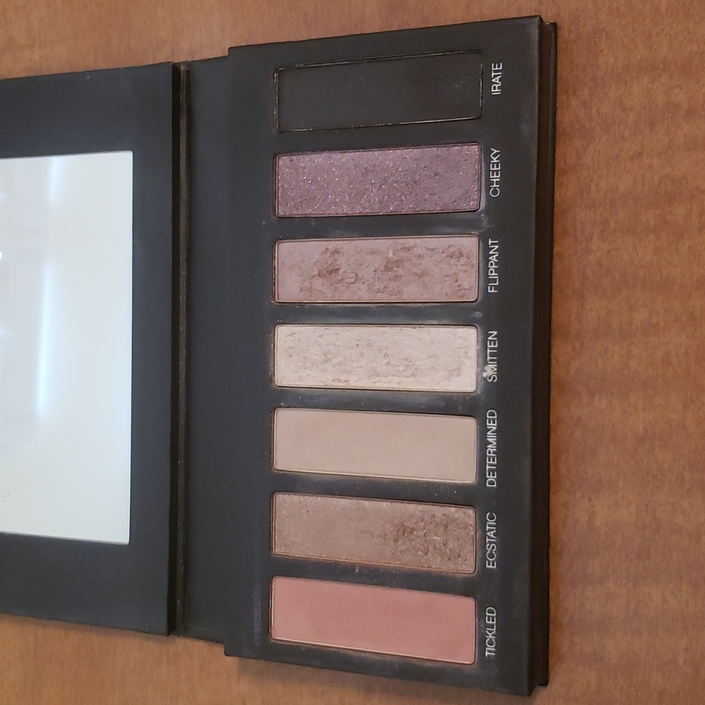 Younique addiction palette 3